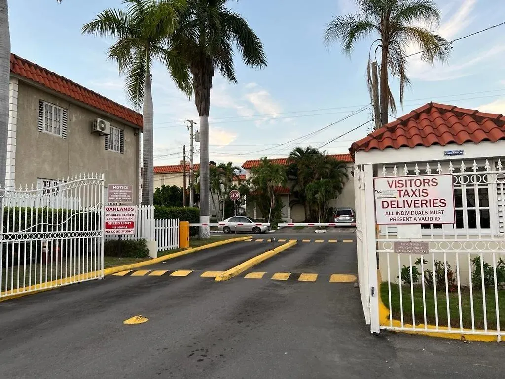 Stylish 2BR Prime Location Gated 24 7 Secure Apartman Kingston