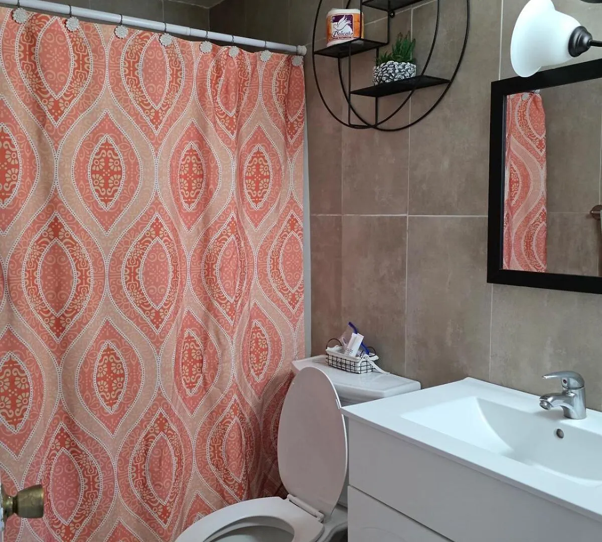 金斯敦Stylish 2BR Prime Location Gated 24 7 Secure公寓